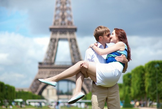 Man carrying his girlfriend in his arms in Paris